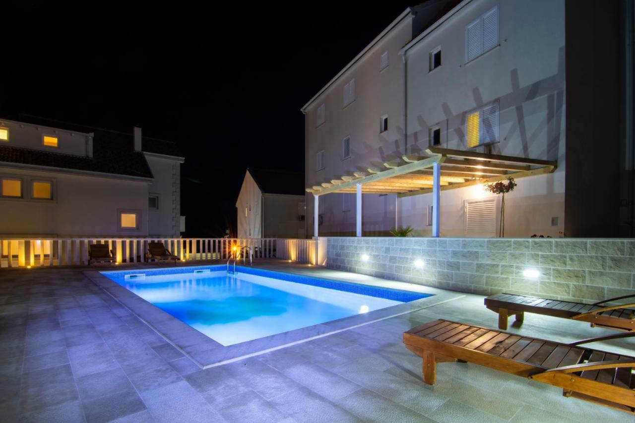 Apartments Sara 4 Bol Exterior foto